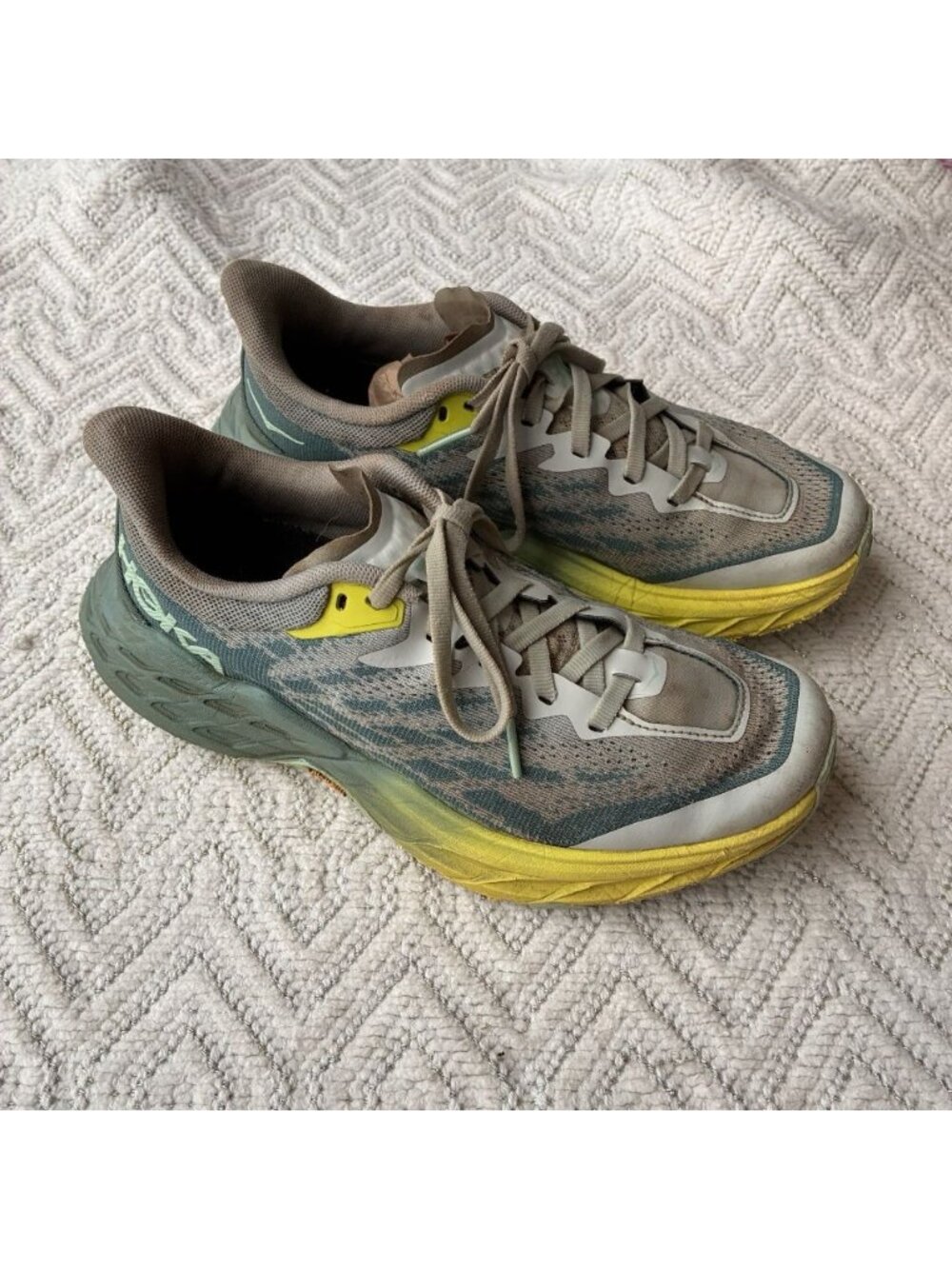 Hoka Women's Speedgoat 5 Trail Running Shoes Size 6.5 Seafoam Green Yellow